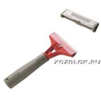  Скребок для пола с длинной ручкой.